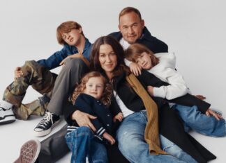 Alanis Morissette Talks Starring With Her Husband & Kids in Gap Holiday Campaign, New Christmas EP