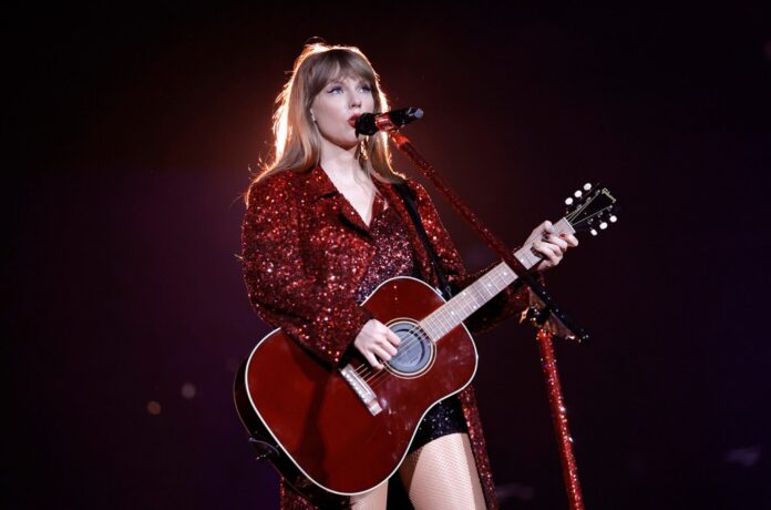 02-taylor-swift-eras-b-billboard-1548.jpg