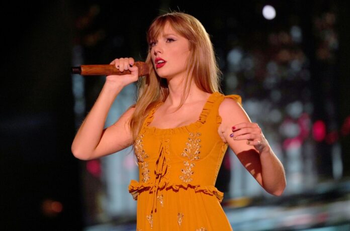 03-Taylor-Swift-outfit-gallery-night-1-billboard-1548.jpg