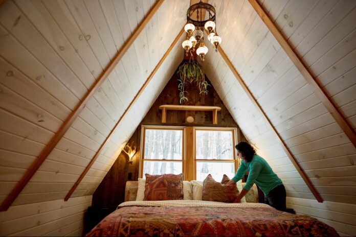 1698330418-how-t-Airbnb-host-1023-airbnbinc.jpg
