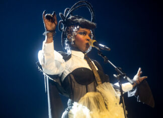Lauryn Hill Responds To Critics Of Her Constant Tardiness