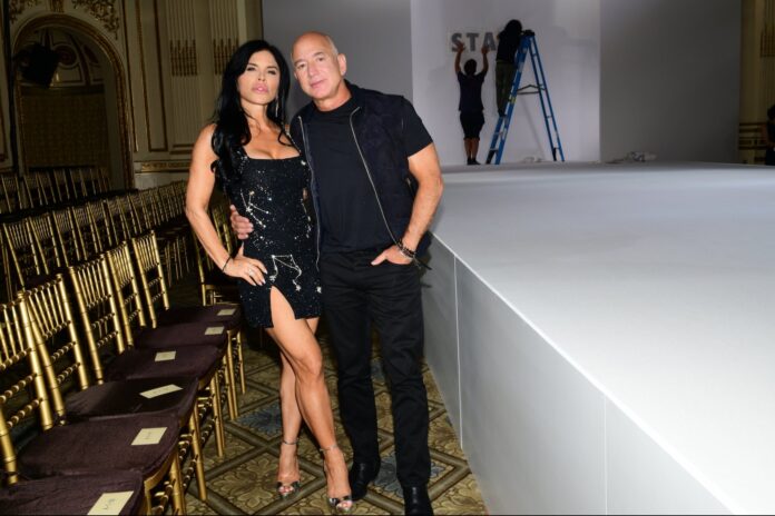 1700000445-jeff-bezos-lauren-sanchez-1658167005.jpg