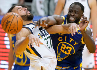 Draymond Green puts Rudy Gobert in chokehold