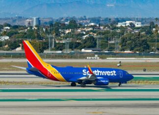 Man Opens Emergency Exit on Southwest Airlines Plane: Video