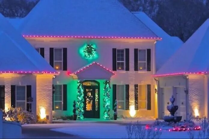1701218882-LED-Christmas-lights-in-north-Texas-2-1920wcopy.jpg