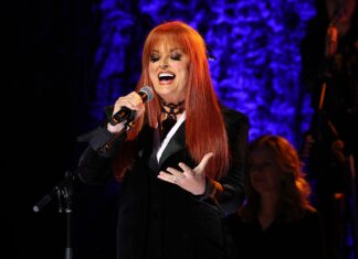 Wynonna Judd Looks Okay Onstage 1 Day After Shaky CMA Performance