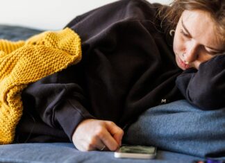 Digital Detoxes Can Cut FOMO but May Not Make You Happier: Study