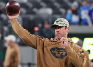 Aaron Rodgers puts brakes on ‘few weeks’ comeback talk