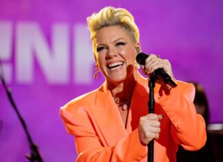 P!nk Fighting Right-Wing Bans By Giving Away Books About Race, Sexuality on Florida Dates