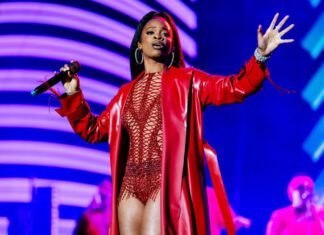 Ari Lennox Pauses Show, Threatens to ‘F— Up’ Fan After Getting Water Bottle Thrown at Her Onstage