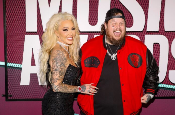 Bunnie-Xo-and-Jelly-Roll-2023-cmt-billboard-1548.jpg