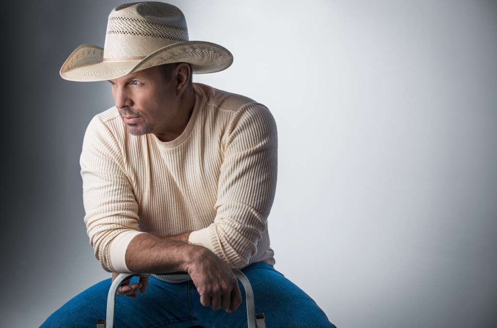 Garth-Brooks-cr-Mark-Tucker-Photo-Copyright-Blue-Rose-Inc.-billboard-1548.jpg
