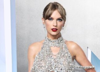 Taylor Swift Dines With Selena, Gigi, Sophie, Brittany in NYC – Hollywood Life
