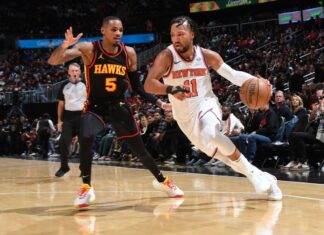 Knicks stars come up big late in gritty road win over Hawks