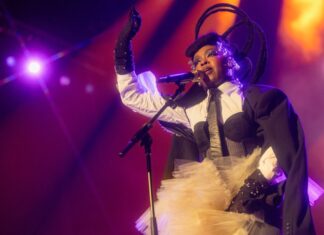 Lauryn Hill Starts Late in Los Angeles, Tells Fans, ‘Y’all Lucky I Make It on This… Stage Every Night’