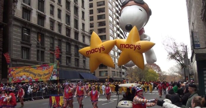 Macys_Thanksgiving_Parade_2010_-_02-e1699388324786.jpg