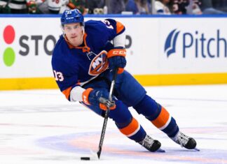 Islanders’ Mathew Barzal getting more comfortable on the wing