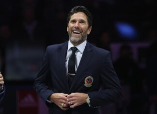 Rangers legend Henrik Lundqvist takes rightful place in Hockey Hall of Fame