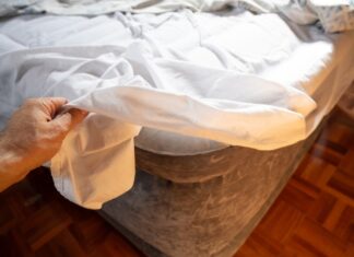 5 Comfortable Air Mattresses for Hosting Family & to Take on Travels