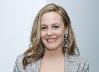 Alicia Silverstone and Son Bear Attend Clippers Game: Photos – Hollywood Life