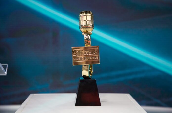 billboard-music-award-bbma-trophy-billboard-1548.jpg
