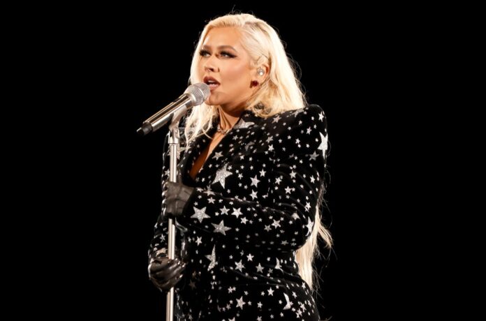 christina-aguilera-live-2021-v-billboard-esp-1548.jpg
