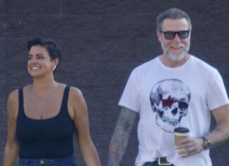 Tori Spelling’s Ex Dean McDermott Packs on the PDA With Lily Calo