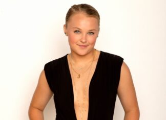JoJo Siwa Breaks Down in Tears Over Insecurities & Hair Loss Comments