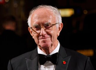 Jonathan Pryce Recalls Meeting the Queen Long Before The Crown