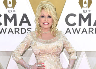 Dolly Parton Reveals Why She Doesn’t Text and Has a Fax Machine – Hollywood Life