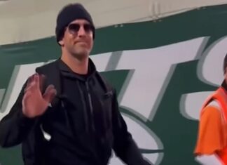 Aaron Rodgers Walking Without Limp Or Crutches 8 Weeks After Tearing Achilles