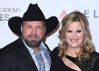 Garth Brooks Nearly Cries Gushing Over Trisha Yearwood in New Video – Hollywood Life