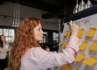 How to Split Time Between Inbound and Outbound Marketing