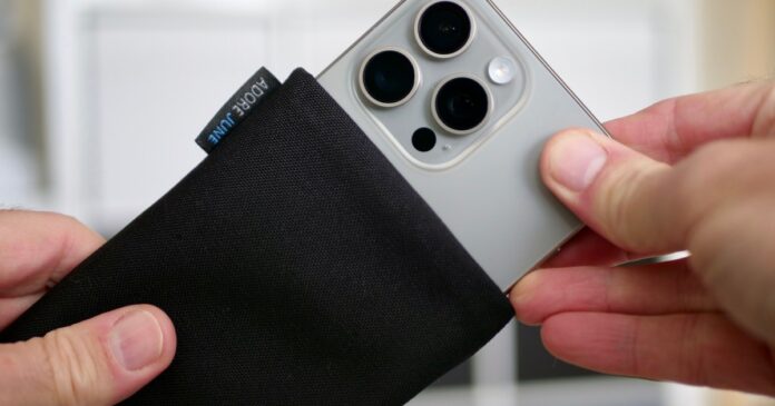 iphone-15-pro-max-pouch-hands.jpg
