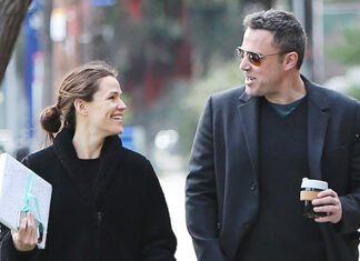 Jennifer Garner and Ben Affleck Have Friendly Chat in Santa Monica – Hollywood Life
