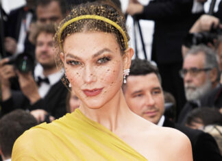 Karlie Kloss Reveals What Helps Her With Post-Pregnancy Body Image – Hollywood Life