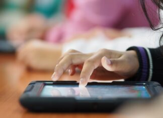 Children’s tablet has malware and exposes kid’s data, researcher finds