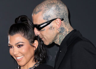 Kourtney Kardashian Goes Topless for Travis Barker’s Birthday: Photos – Hollywood Life