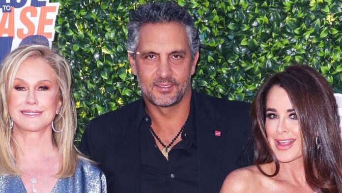 kyle-richards-mauricio-umansky-and-kathy-hilton-ftr.jpg