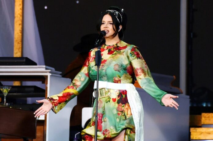 lana-del-rey-hyde-park-2023-billboard-1548.jpg