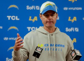 Chargers coach Brandon Staley snaps back at reporter after loss