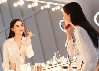 Light Up Makeup Mirror on Sale – Hollywood Life