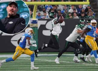 Nathaniel Hackett has to fix offense
