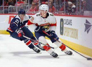 Mike Reilly’s puck-moving can help Islanders survive tough stretch