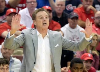 Holy Cross vs. St. John’s, Vermont vs. Bradley predictions: College basketball odds