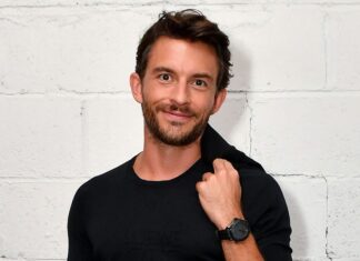 Bridgerton's Jonathan Bailey Teases "Tantalizing" Season 3