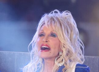 Dolly Parton Dazzles as Dallas Cowboys Cheerleader During Performance