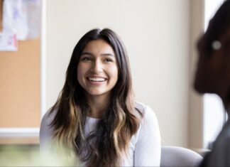 Looking For a College Admissions Consultant? Don’t Miss These 3 Key Traits