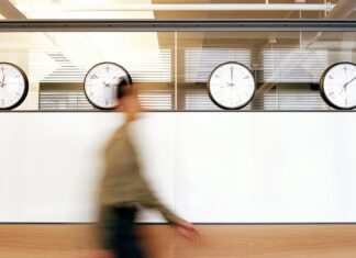 7 Factors Entrepreneurs Must Consider Before Going Global