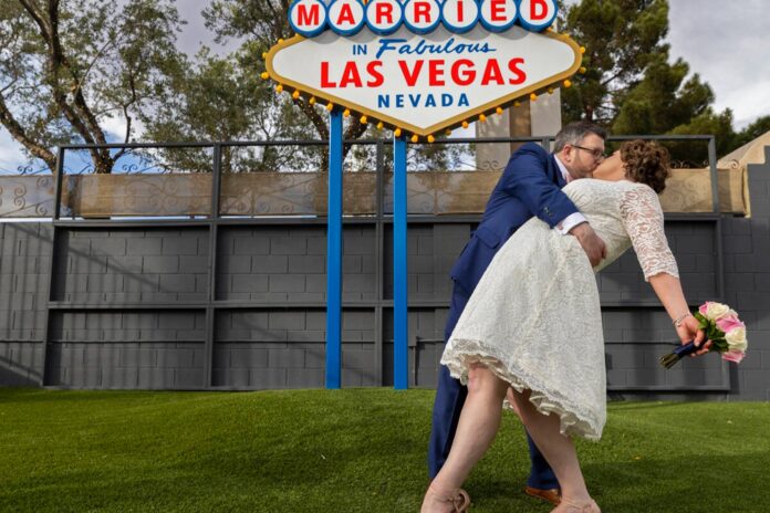 1703787354-LasVegasWedding-1873863441.jpg